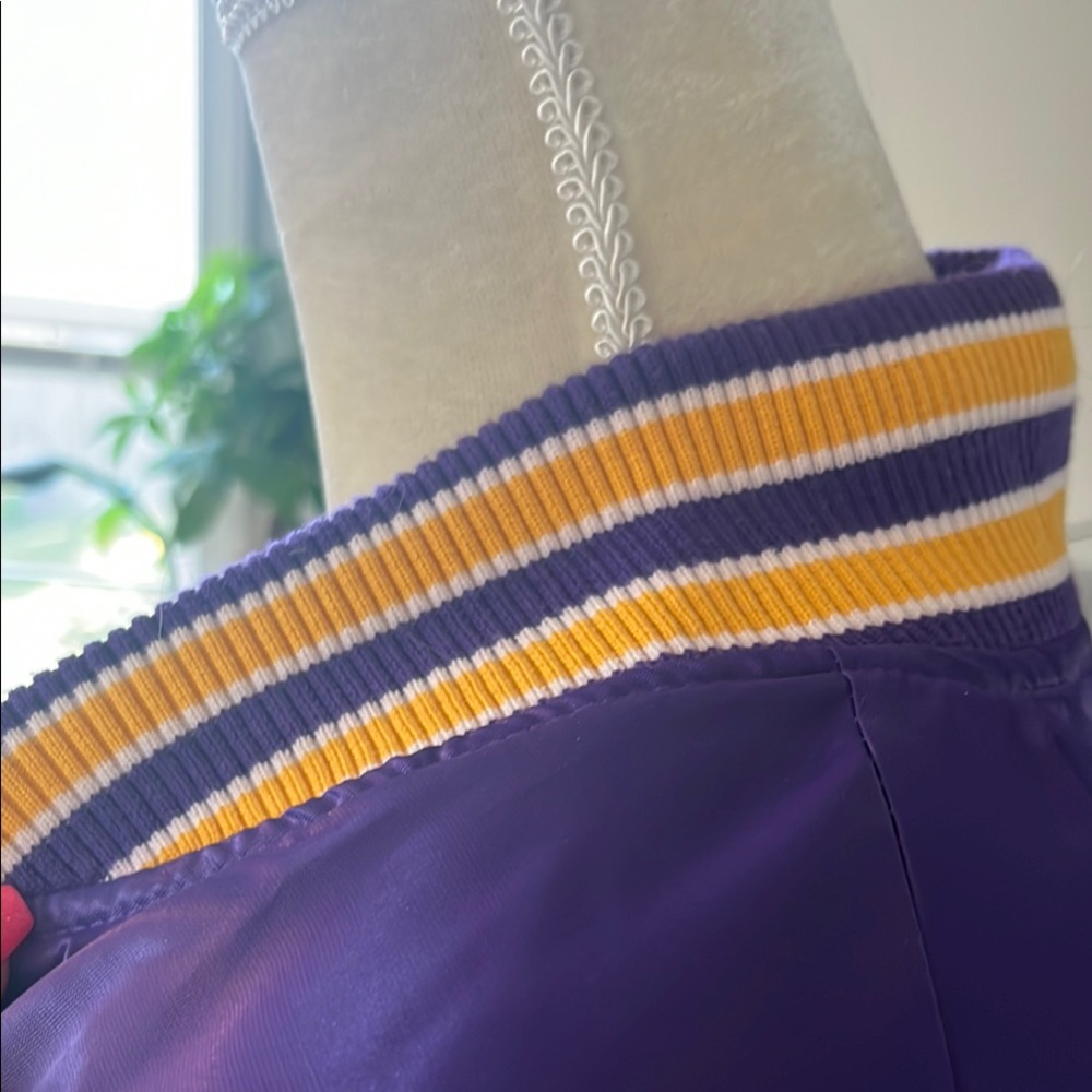 LA Lakers Purple Jacket - Picture 11 of 16
